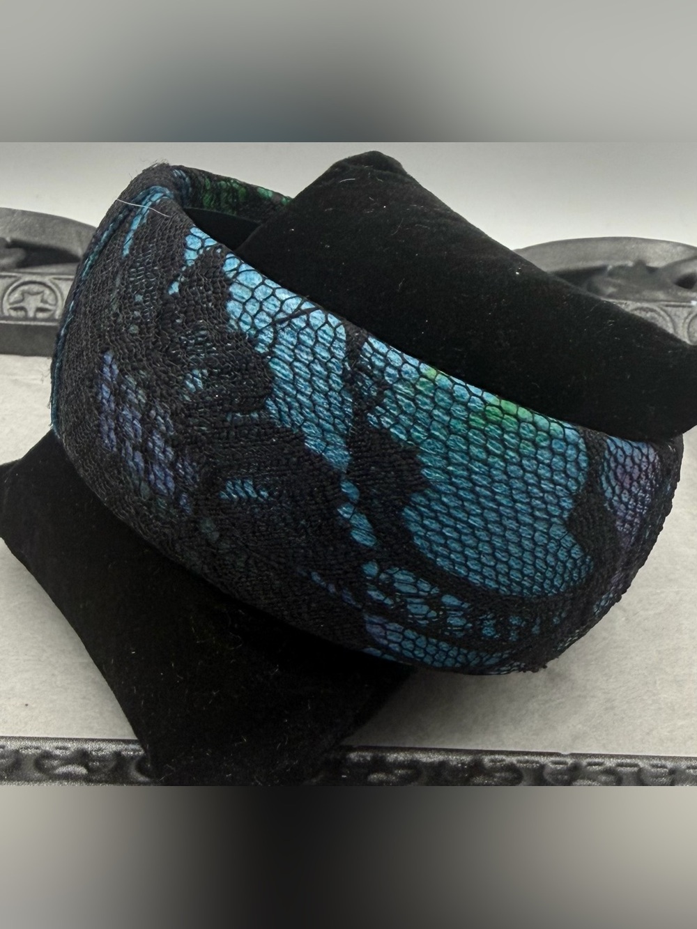 Women’s Blue Lace Pattern Bangle Bracelet